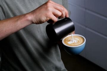 Latte Art For Beginners: How To Pour Tulip (Latte Art Tutorial) 🌷